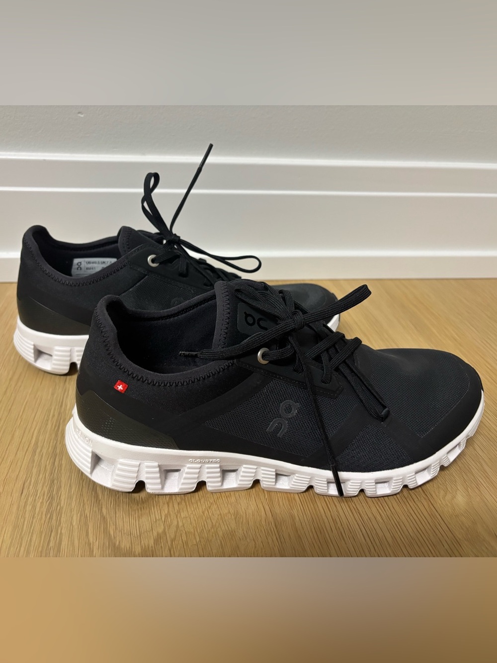 On Cloud Shoes Women’s size 9.5